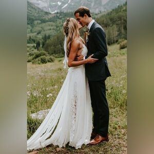 Grace Loves Lace Hollie Wedding Dress size Medium. Street size 8/10.